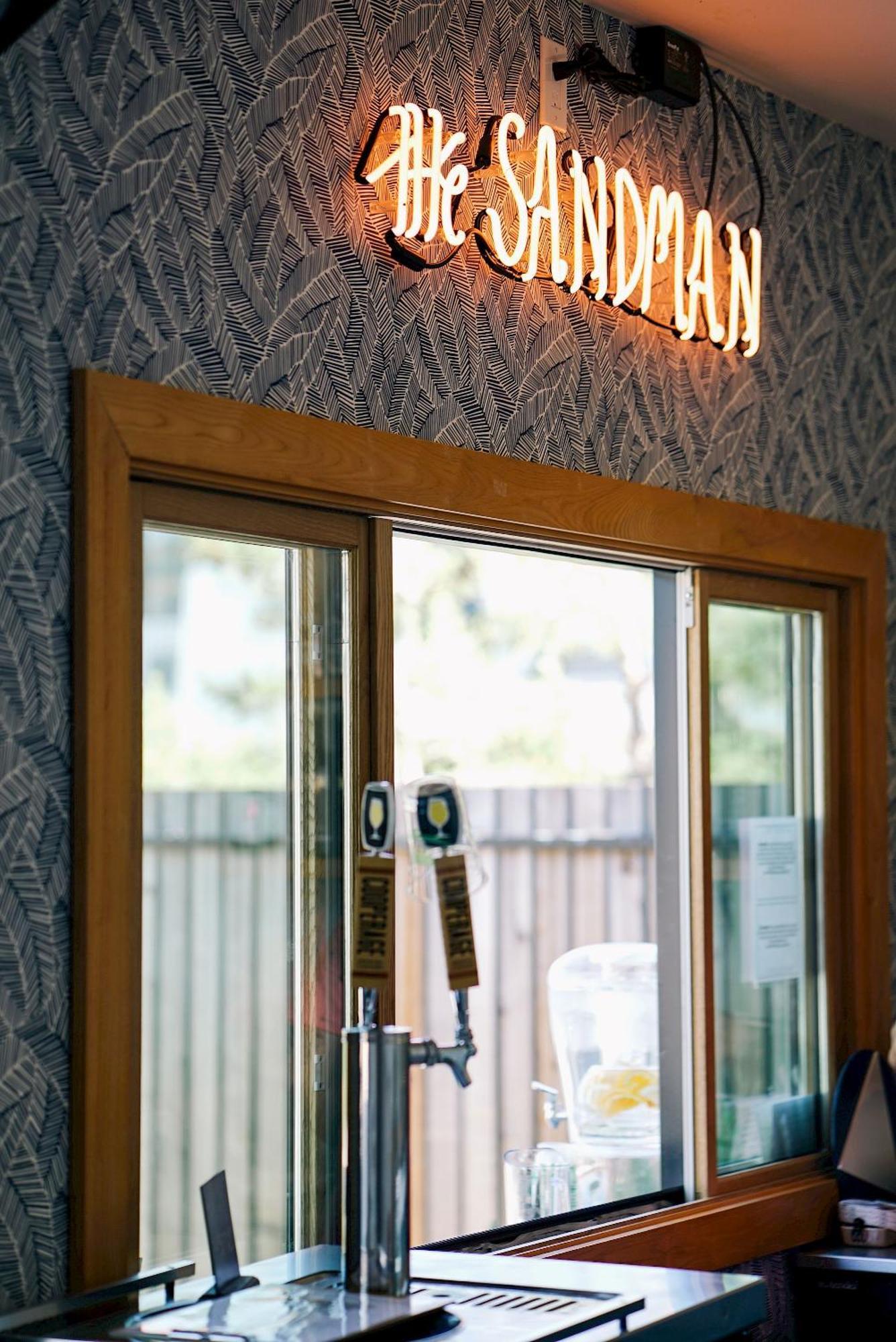 Sandman Hotel Santa Rosa Buitenkant foto